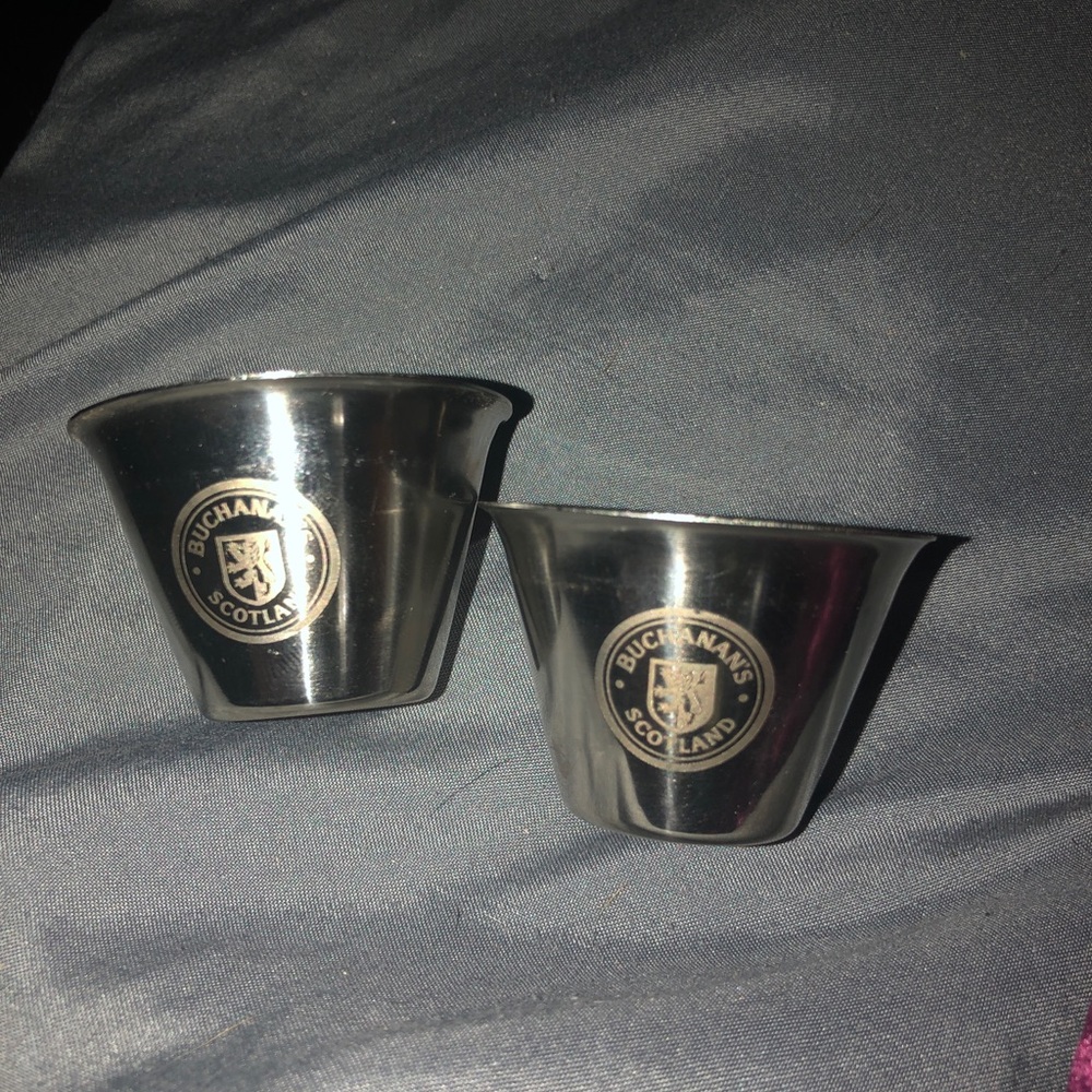 James Buchanan flask with tan case and two travel cups